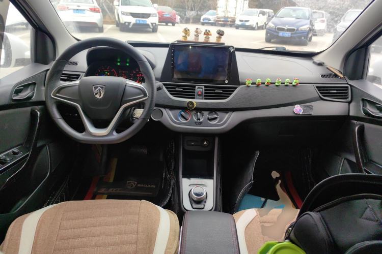 Used Baojun 310 2017 1.5L automatic comfort version Interior 2