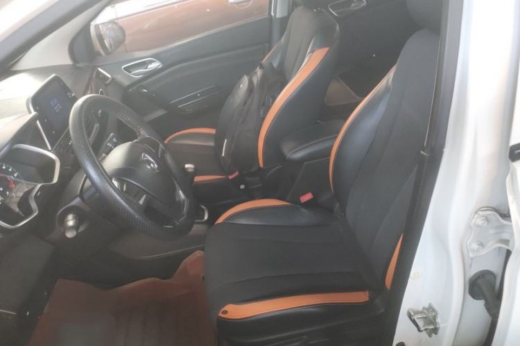 Used Baojun 310 2017 1.5L Manual Fashion Model Interior 2