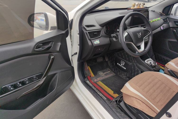 Used Baojun 310 2017 1.5L automatic comfort version Interior 3