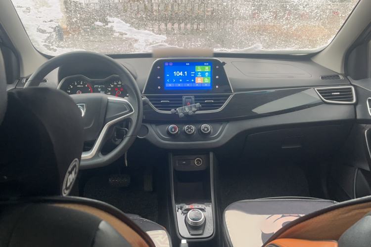Used Baojun 310 2017 1.5L Automatic Fashion Model Interior 3
