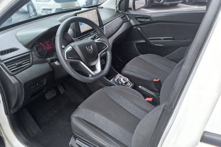 Used Baojun 310 2017 1.5L automatic comfort version Interior 4