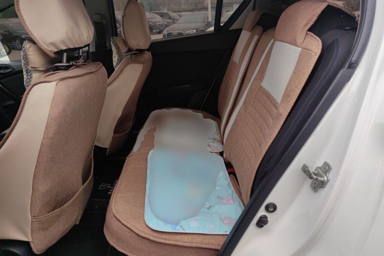 Used Baojun 310 2017 1.5L automatic comfort version Interior 4