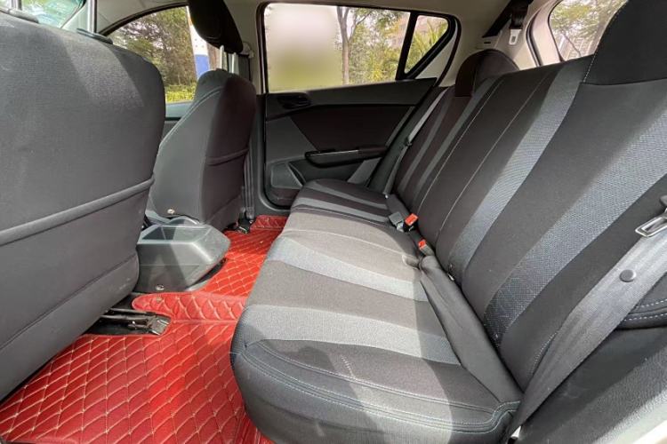 Used Baojun 310 2017 1.5L manual Comfort trim Interior 4