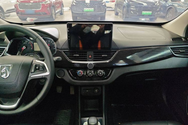 Used Baojun 310 2017 1.5L Manual Luxury Model Interior 4