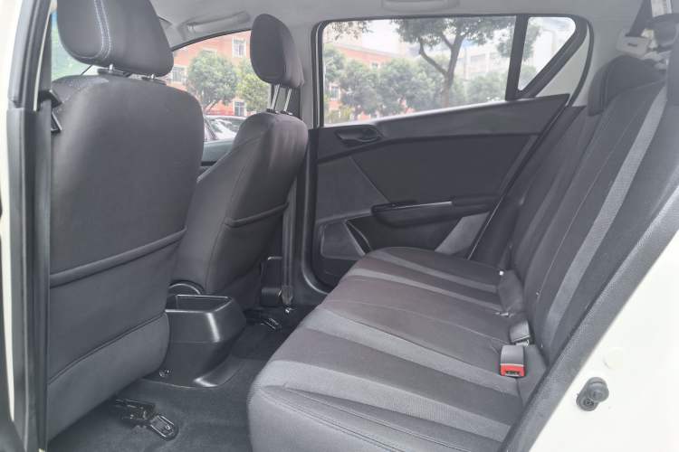 Used Baojun 310 2017 1.5L automatic comfort version Interior 5