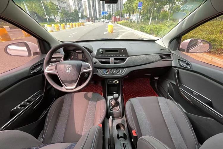 Used Baojun 310 2017 1.5L manual Comfort trim Interior 5