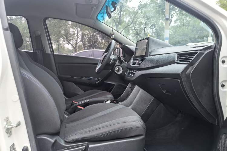 Used Baojun 310 2017 1.5L automatic comfort version Interior 6