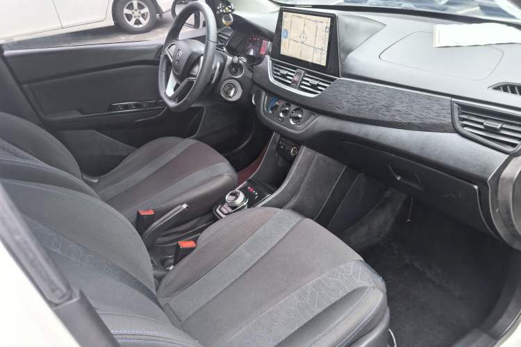 Used Baojun 310 2017 1.5L automatic comfort version Interior 7