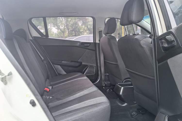 Used Baojun 310 2017 1.5L automatic comfort version Interior 8