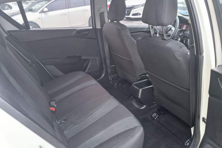 Used Baojun 310 2017 1.5L automatic comfort version Interior 9