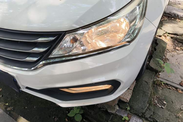Used Baojun 310 2017 1.5L Automatic Fashion Model Left Front Headlight