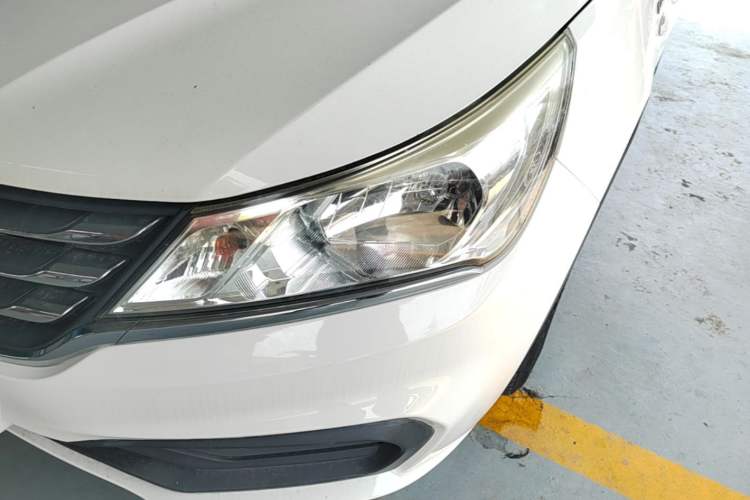 Used Baojun 310 2017 1.5L automatic comfort version Left Front Headlight