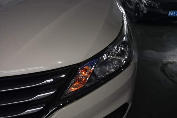 Used Baojun 310 2017 1.5L Automatic Fashion Model Left Front Headlight