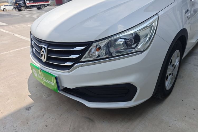 Used Baojun 310 2017 1.5L automatic comfort version Left Front Headlight