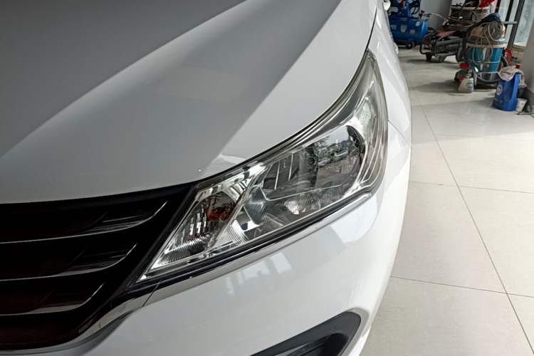 Used Baojun 310 2017 1.5L Manual Fashion Model Left Front Headlight