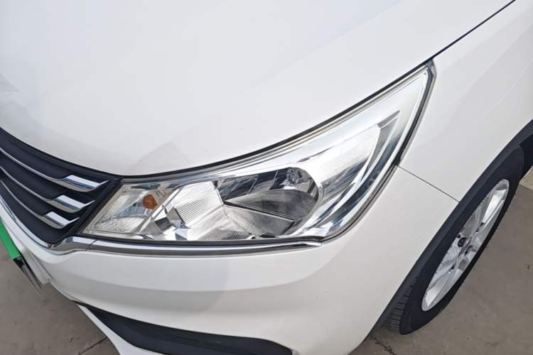 Used Baojun 310 2017 1.5L automatic comfort version Left Front Headlight