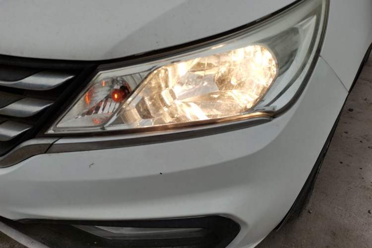 Used Baojun 310 2017 1.5L Automatic Fashion Model Left Front Headlight