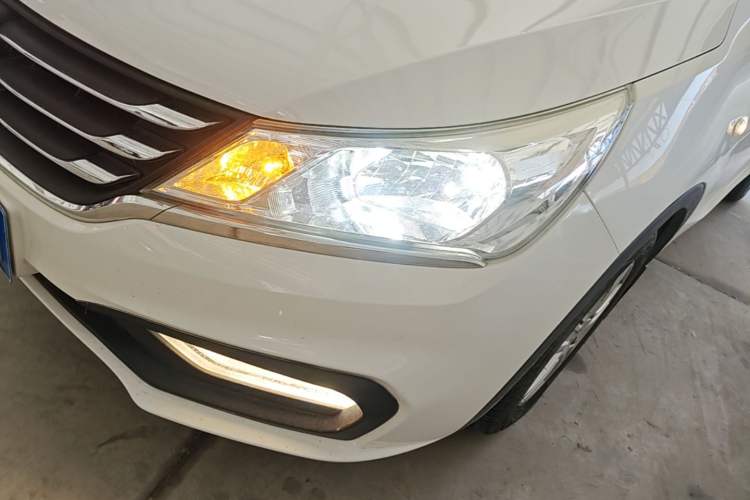 Used Baojun 310 2017 1.5L Automatic Fashion Model Left Front Headlight