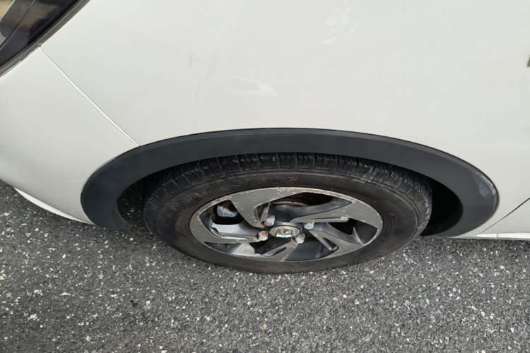 Used Baojun 310 2017 1.5L Automatic Luxury Model Left Front Wheel Hub