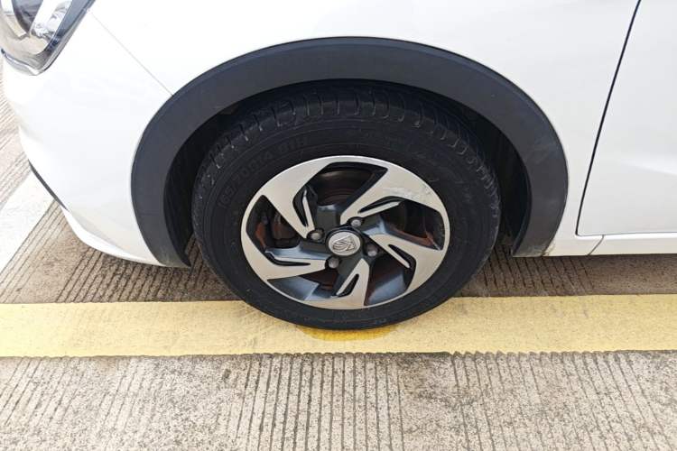 Used Baojun 310 2017 1.5L Automatic Luxury Model Left Front Wheel Hub