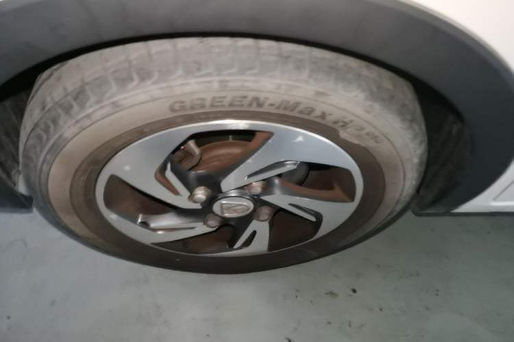 Used Baojun 310 2017 1.5L Automatic Fashion Model Left Front Wheel Hub