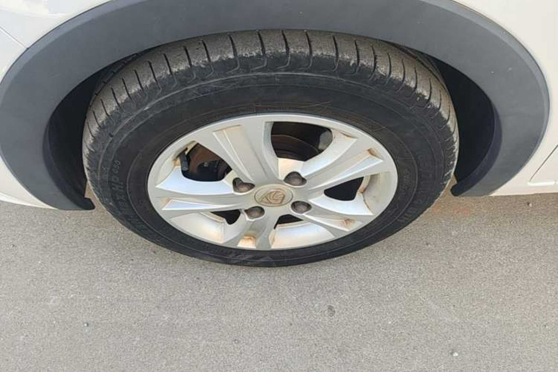 Used Baojun 310 2017 1.5L Automatic Fashion Model Left Front Wheel Hub