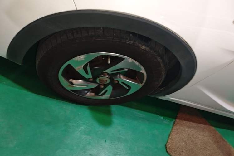 Used Baojun 310 2017 1.5L Automatic Luxury Model Left Front Wheel Hub