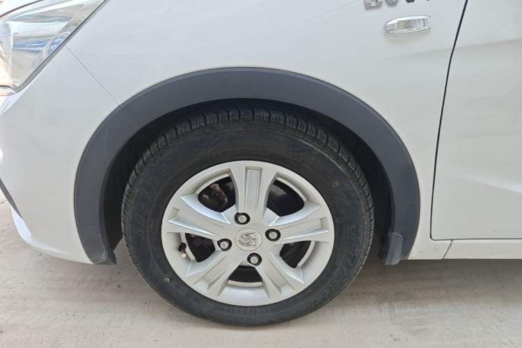 Used Baojun 310 2017 1.5L automatic comfort version Left Front Wheel Hub