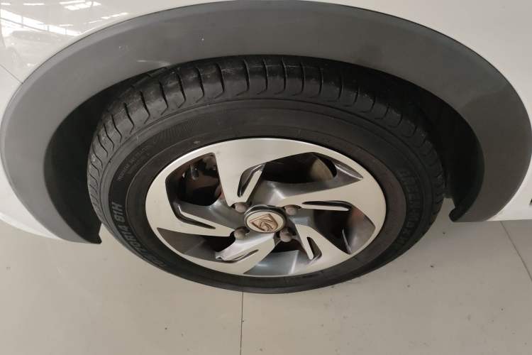 Used Baojun 310 2017 1.5L Automatic Fashion Model Left Front Wheel Hub