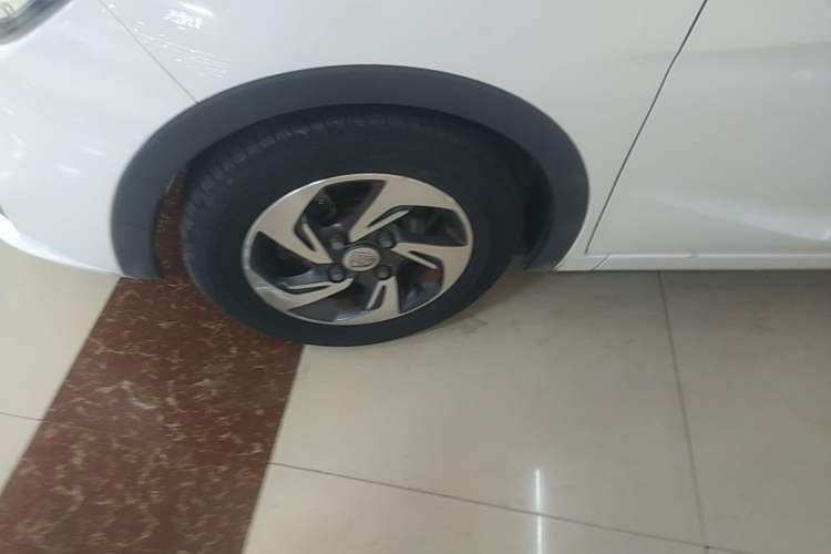 Used Baojun 310 2017 1.5L Automatic Luxury Model Left Front Wheel Hub