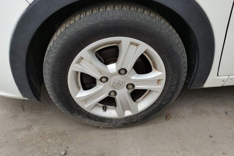 Used Baojun 310 2017 1.5L Automatic Fashion Model Left Front Wheel Hub