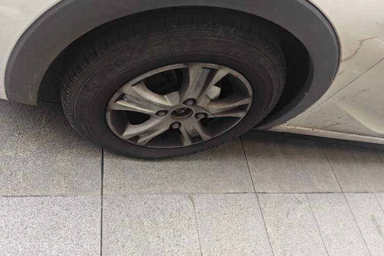 Used Baojun 310 2017 1.5L Manual Fashion Model Left Front Wheel Hub