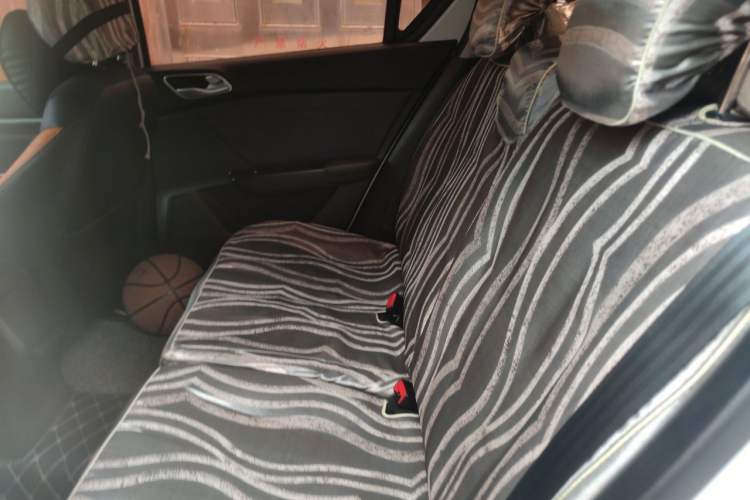 Used Baojun 310 2017 1.5L Automatic Fashion Model Left Rear Seat