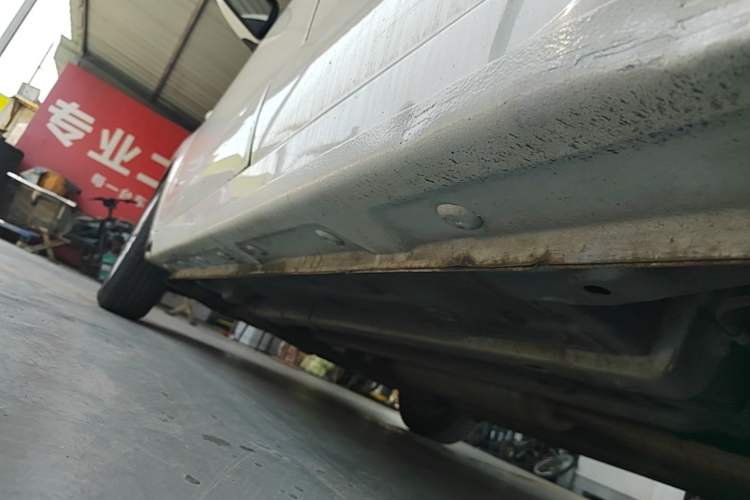 Used Baojun 310 2017 1.5L automatic comfort version Left Side Sill