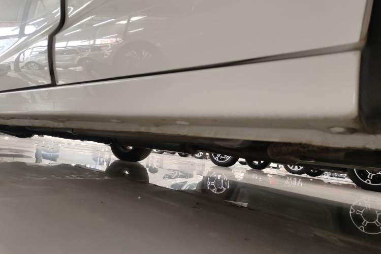 Used Baojun 310 2017 1.5L Automatic Fashion Model Left Side Sill