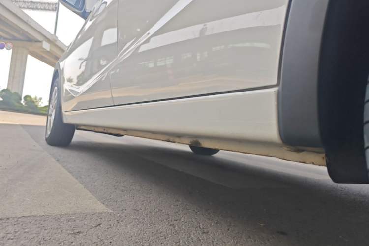 Used Baojun 310 2017 1.5L Automatic Fashion Model Left Side Sill