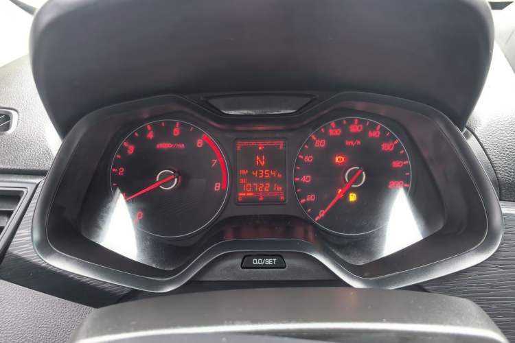 Used Baojun 310 2017 1.5L automatic comfort version Odometer Close Up
