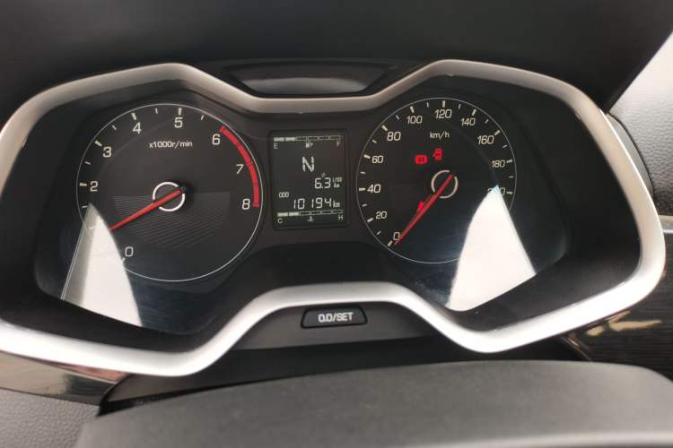 Used Baojun 310 2017 1.5L Automatic Fashion Model Odometer Close Up