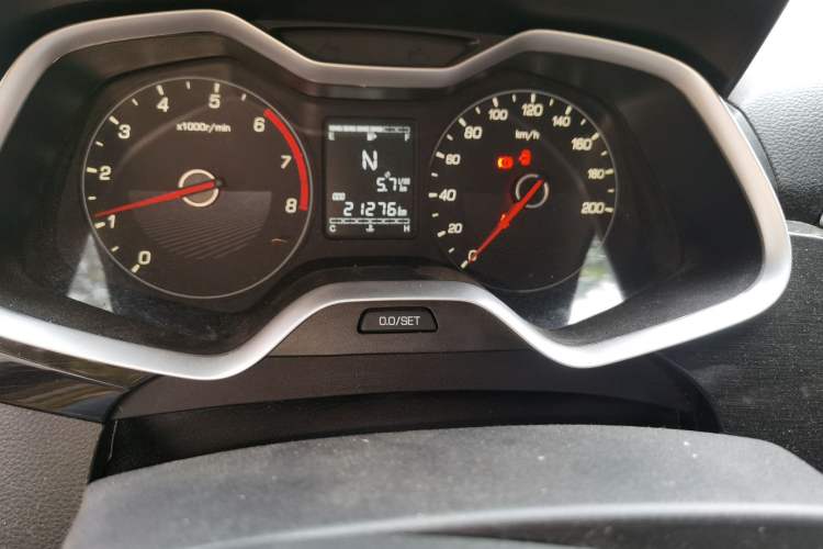 Used Baojun 310 2017 1.5L Automatic Fashion Model Odometer Close Up