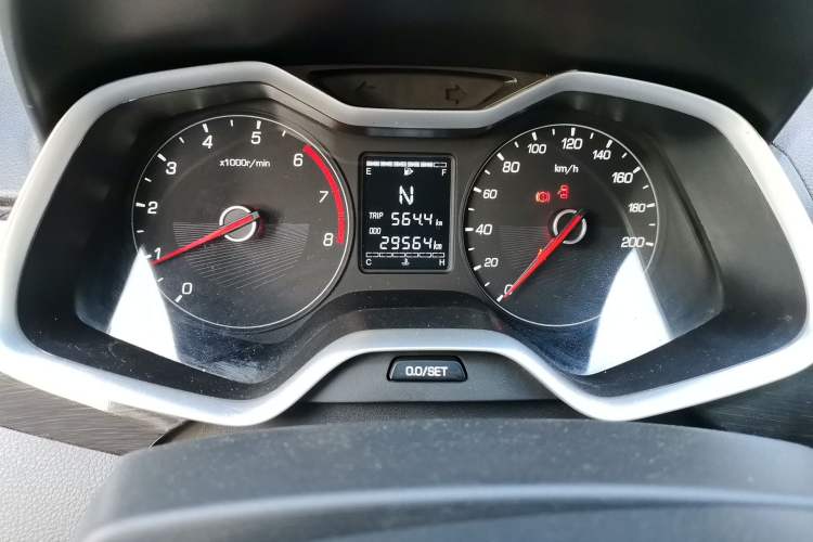 Used Baojun 310 2017 1.5L Automatic Fashion Model Odometer Close Up