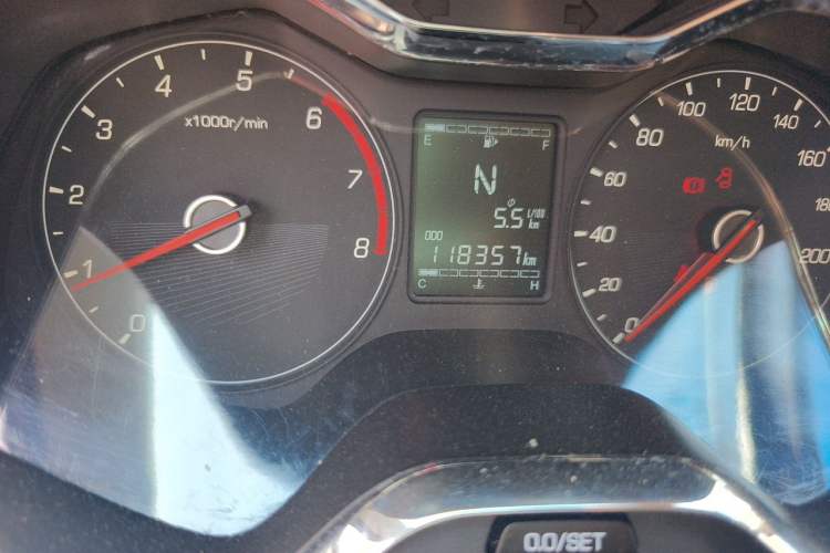 Used Baojun 310 2017 1.5L Automatic Luxury Model Odometer Close Up
