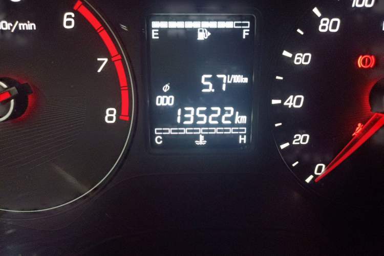 Used Baojun 310 2017 1.5L Manual Luxury Model Odometer Close Up