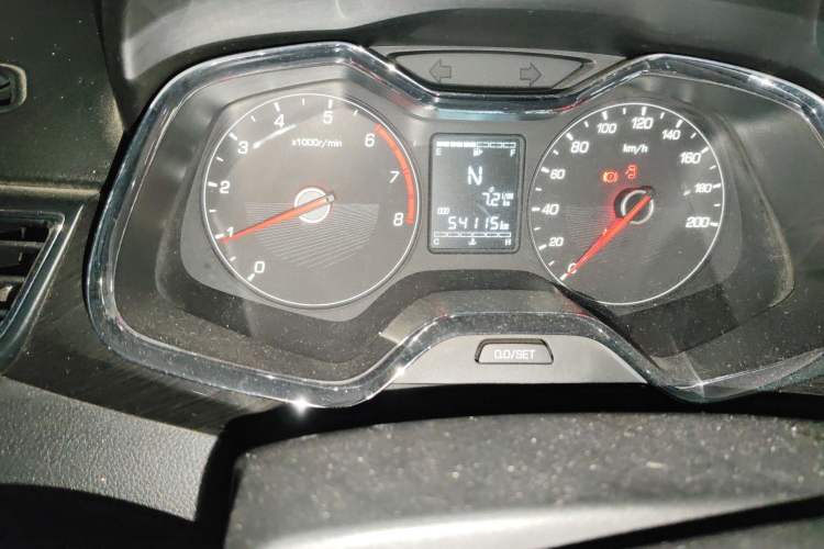 Used Baojun 310 2017 1.5L Automatic Luxury Model Odometer Close Up