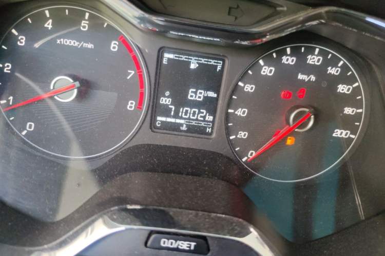 Used Baojun 310 2017 1.5L Manual Luxury Model Odometer Close Up