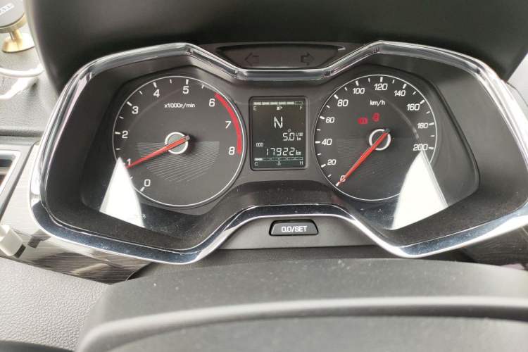 Used Baojun 310 2017 1.5L Automatic Luxury Model Odometer Close Up
