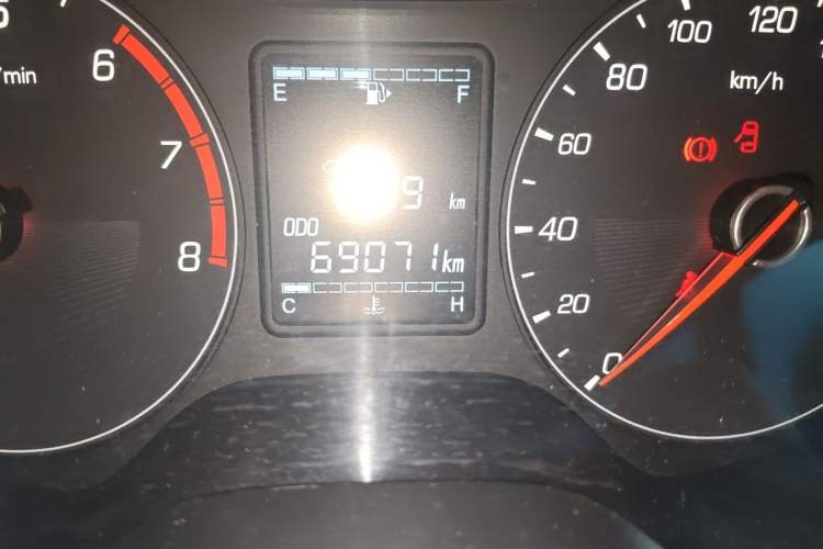 Used Baojun 310 2017 1.5L Manual Luxury Model Odometer Close Up