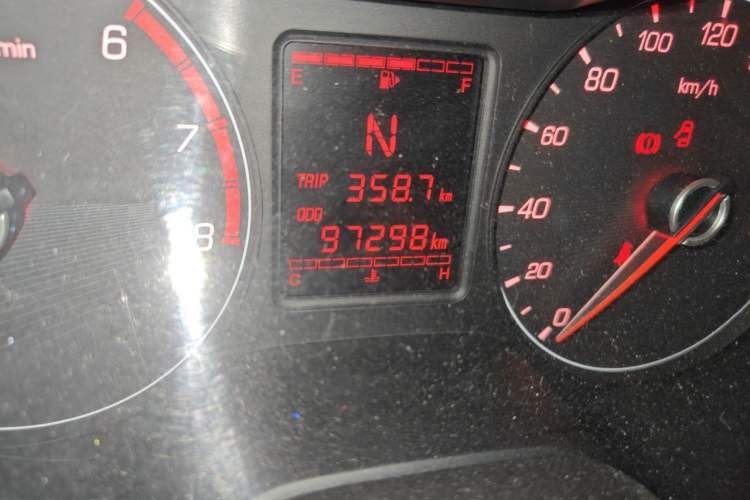 Used Baojun 310 2017 1.5L automatic comfort version Odometer Close Up