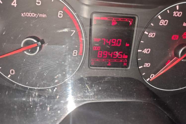 Used Baojun 310 2017 1.5L manual Comfort trim Odometer Close Up