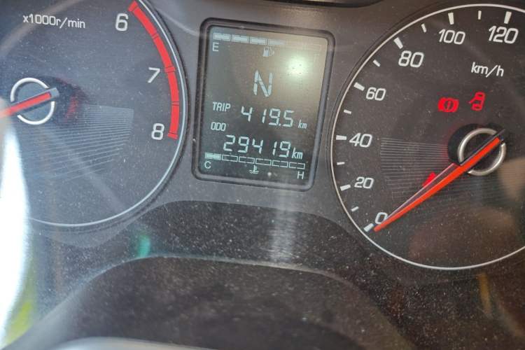 Used Baojun 310 2017 1.5L Automatic Fashion Model Odometer Close Up