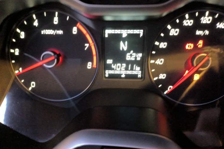 Used Baojun 310 2017 1.5L Automatic Fashion Model Odometer Close Up